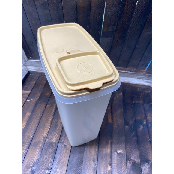Vintage Tupperware Cereal Keeper Beige 1589-3 With Pour Lid - Picture 2 of 9